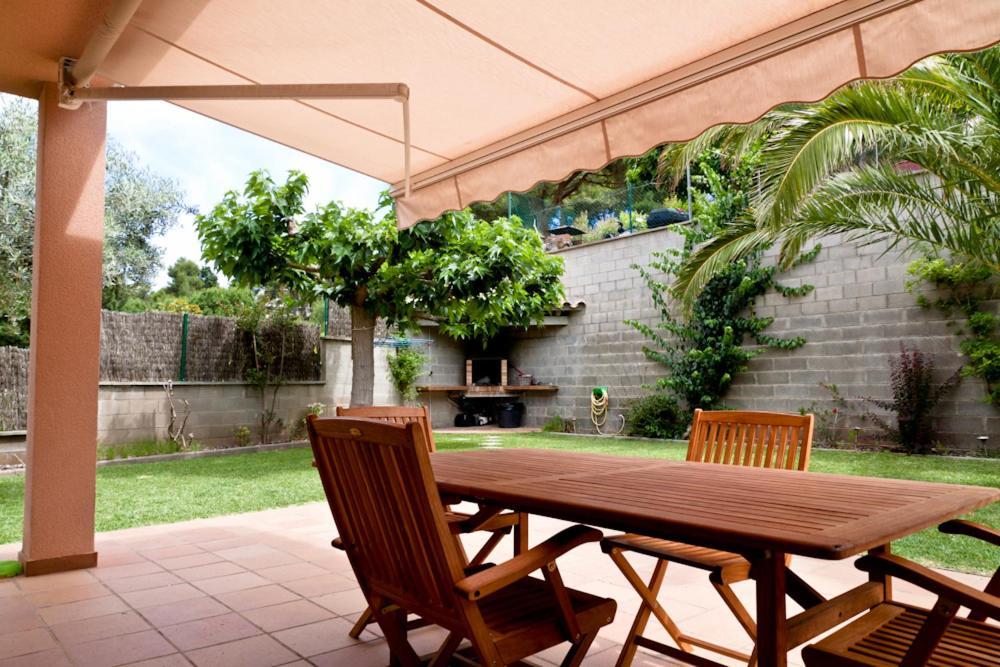 הוילה L' Escala Casa Con Jardin-Wifi Free מראה חיצוני תמונה