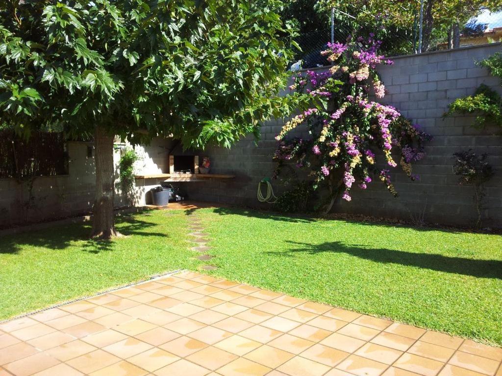 הוילה L' Escala Casa Con Jardin-Wifi Free מראה חיצוני תמונה